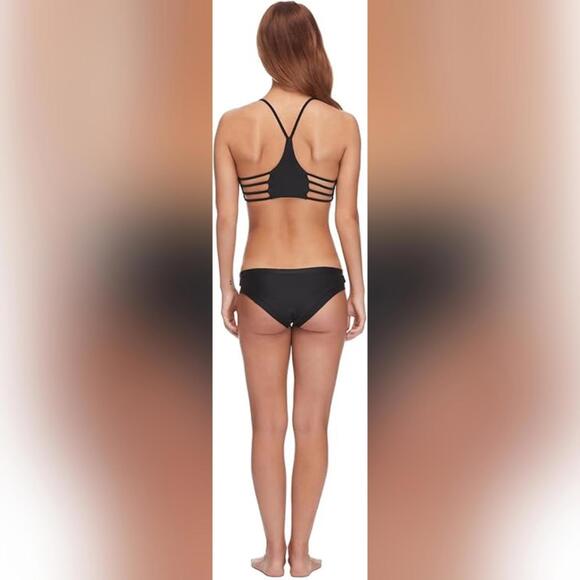 NWT Body Glove Alani Standard Smoothies Strappy Back Swimsuit Bikini Top, M(6-8) - Picture 4 of 6
